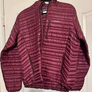 Women’s XL Patagonia jacket. Item is like new.